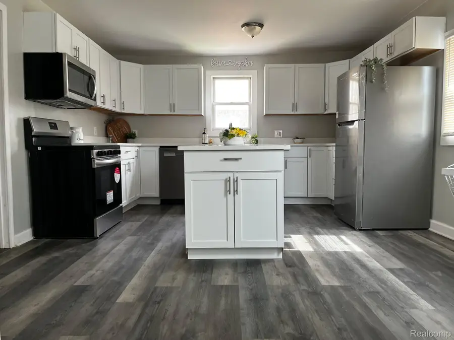 417 E HUNT ST, Adrian, MI 49221 - Image #3