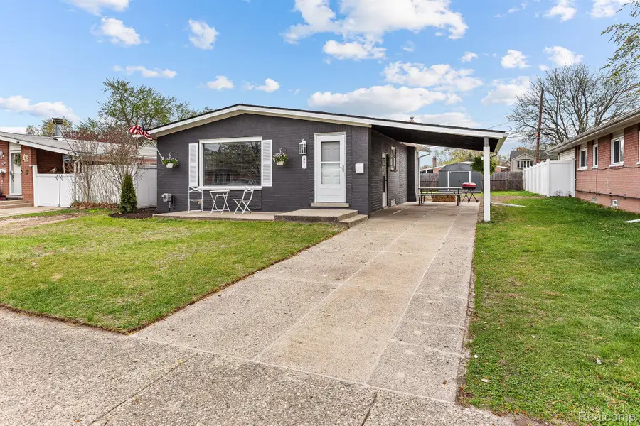 451 DARWIN ST, Westland, MI 48186 - Image #2