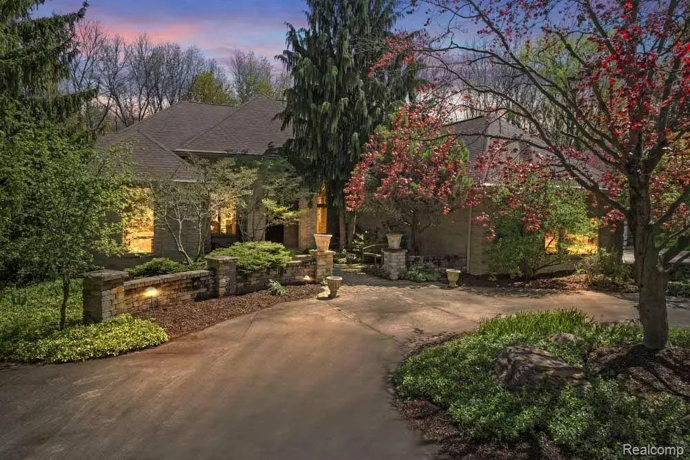 1293 HUNTCLIFF, Milford, MI 48380 - Image #1