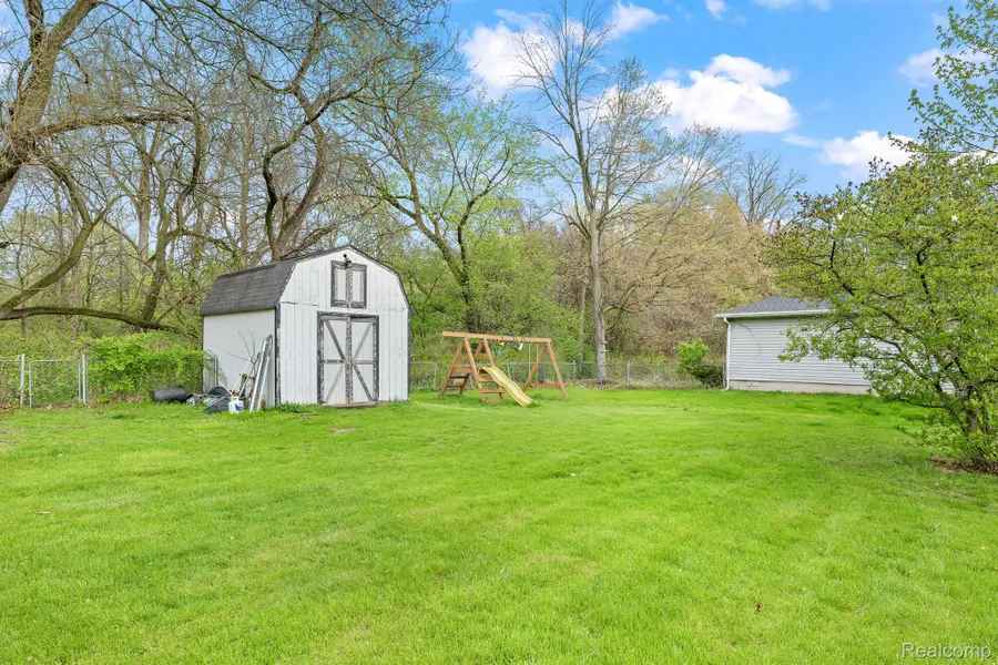 19074 SUMPTER RD, Belleville, MI 48111 - Image #3