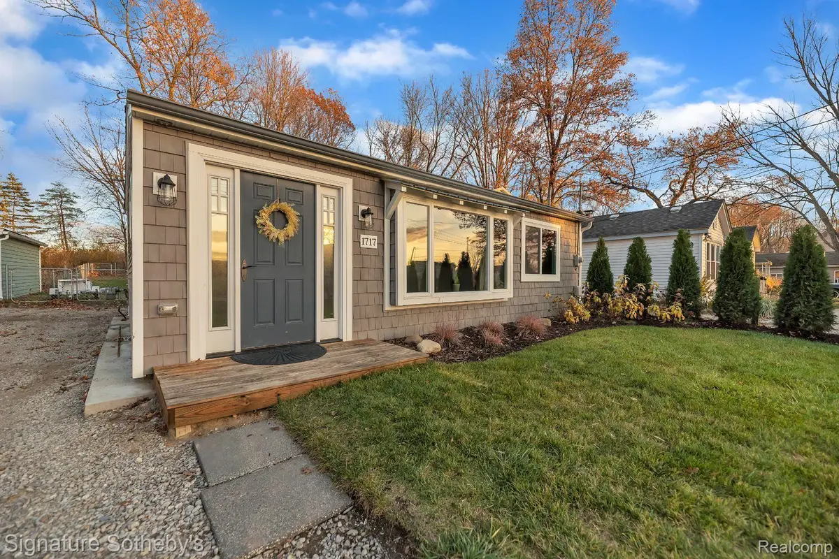 1717 S HUGHES RD, Brighton, MI 48114 - Image #1