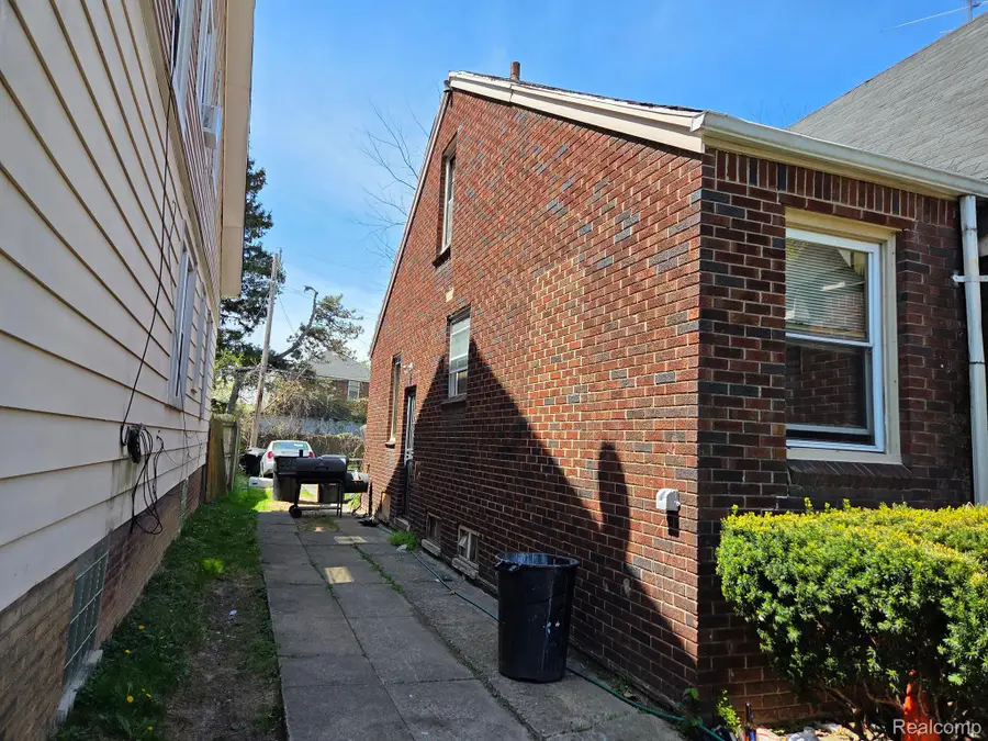 8869 MANOR ST, Detroit, MI 48204 - Image #2