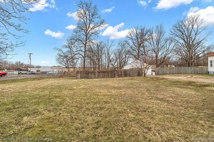 5689 BRANDT ST, Garden City, MI 48135 - Image #2