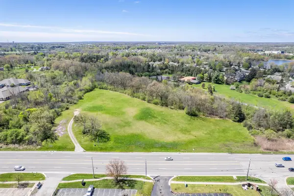 8152 S SAGINAW ST, GrandBlanc, MI 48439