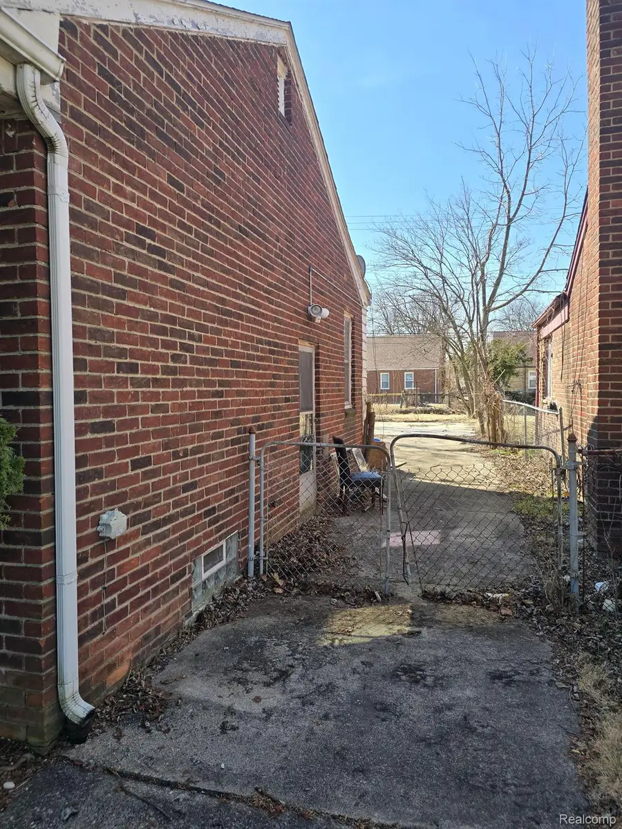 18313 ASHTON AVE, Detroit, MI 48219 - Image #3