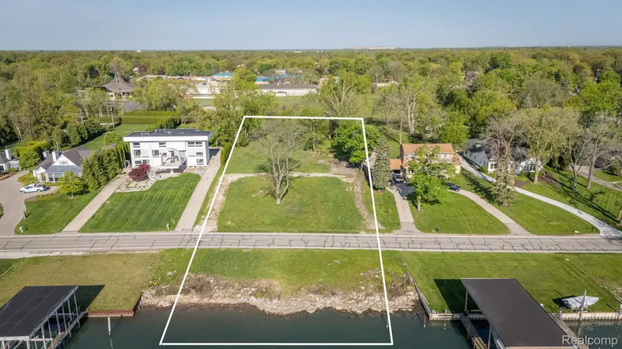 21604 E RIVER RD, Grosse Ile, MI 48138 - Image #2