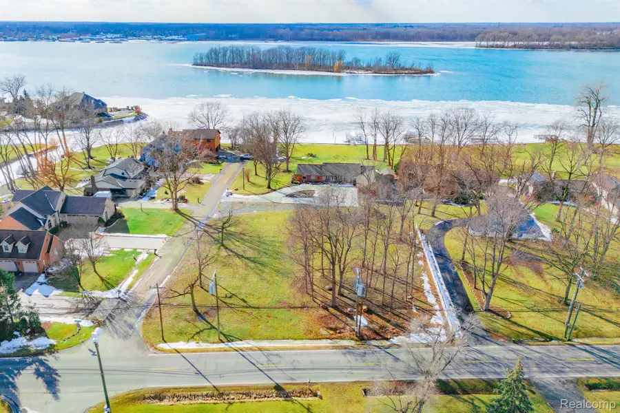 000 Southpointe DR, Grosse Ile, MI 48138 - Image #3