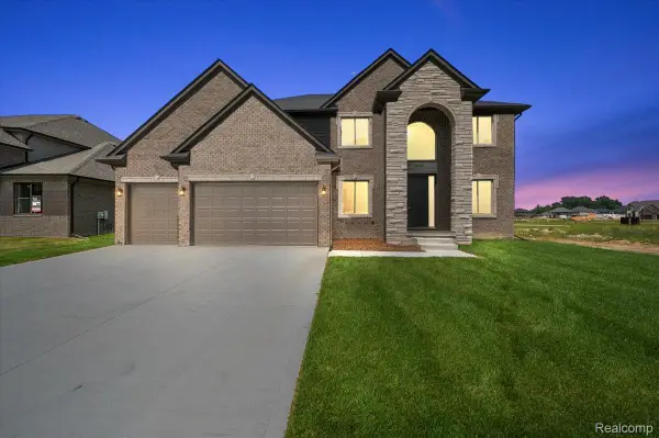 24165 Tullymore DR, Macomb, MI 48042