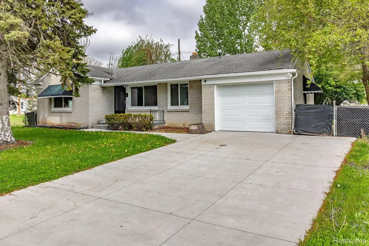 245 BROADWAY ST, Mount Clemens, MI 48043 - Image #1