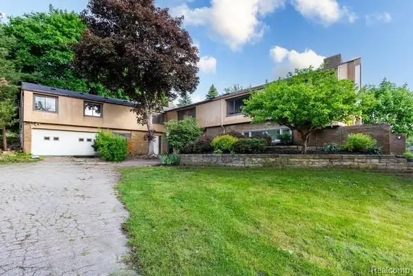 4554 MYSTIC HILLS CIR, Milford, MI 48380