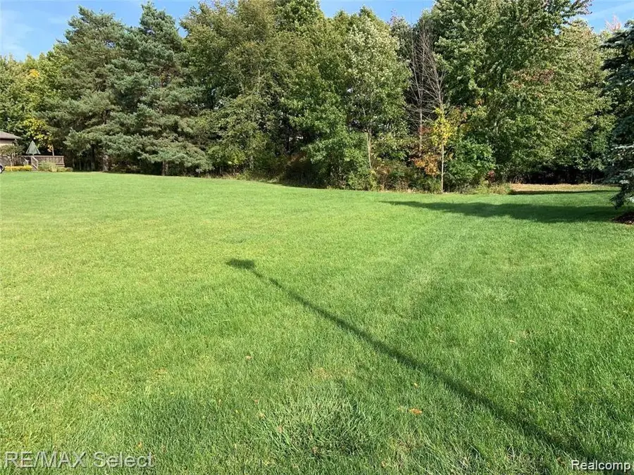 8413 Grovemont Court, Grand Blanc Charter Township, MI 48439 - Image #2