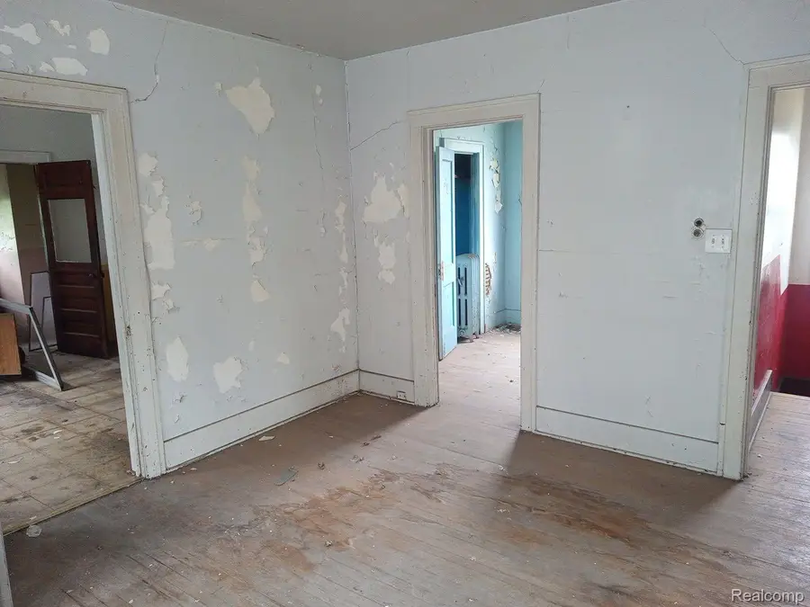 7477 PRAIRIE ST, Detroit, MI 48210 - Image #2