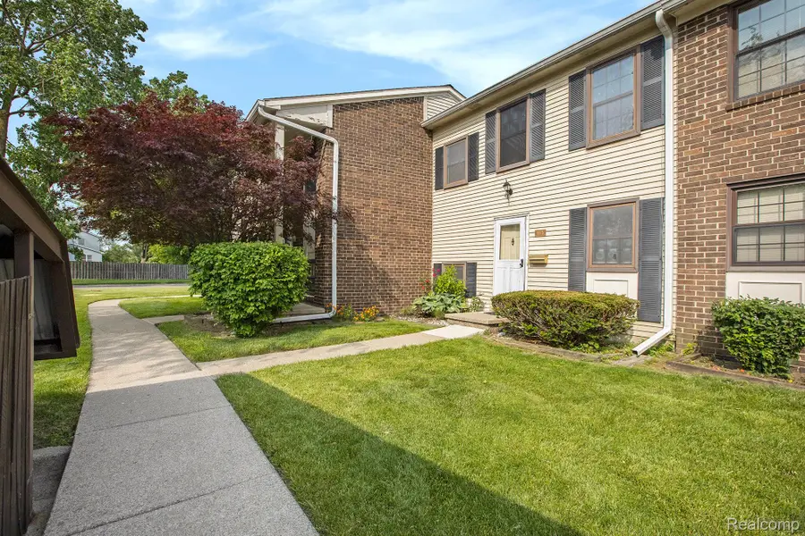 1875 SHEFFIELD DR, Ypsilanti, MI 48198 - Image #2