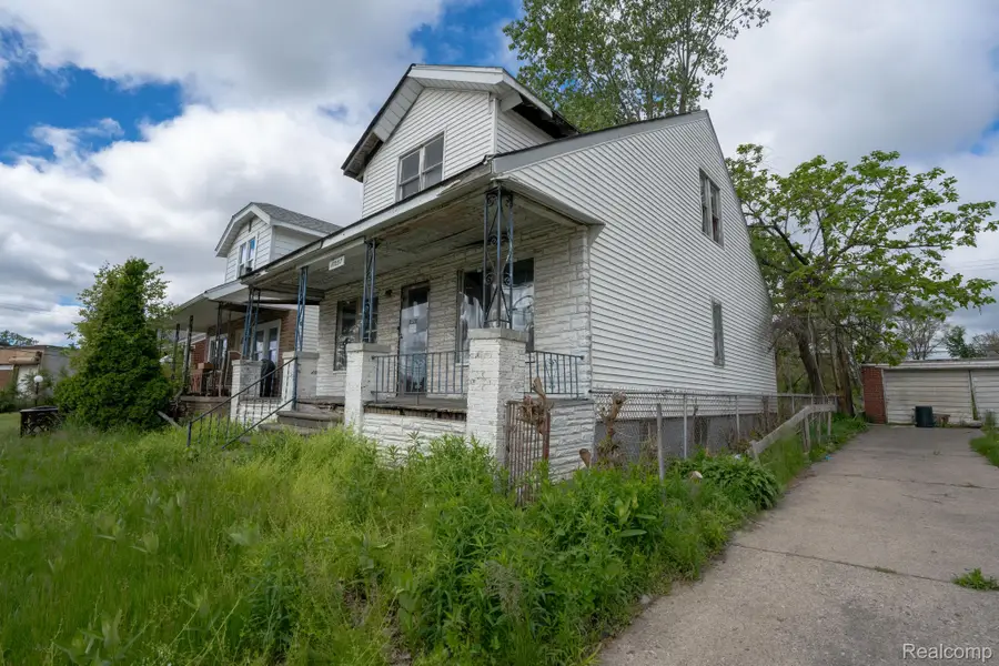 17257 MOENART ST, Hamtramck, MI 48212 - Image #2