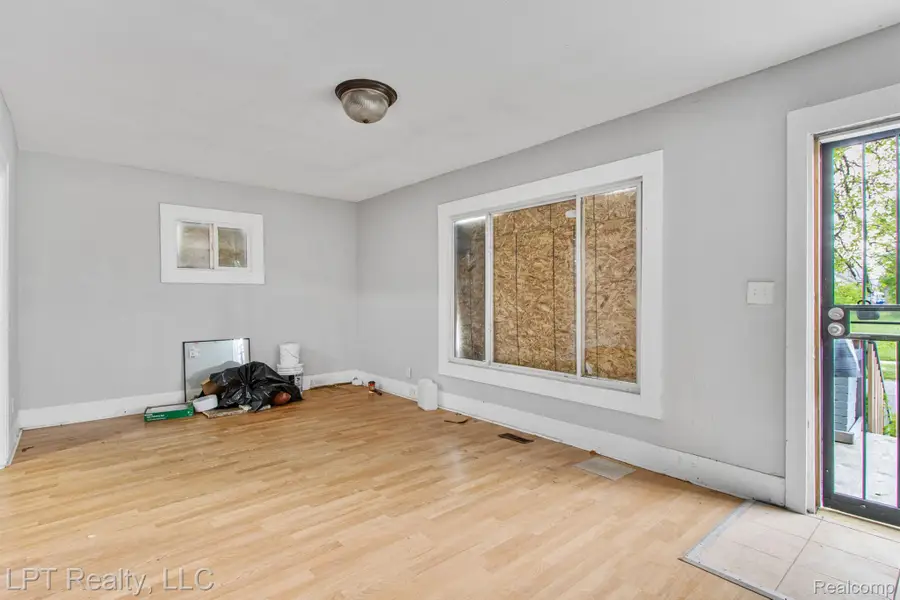 2174 SPRINGLE ST, Detroit, MI 48215 - Image #3
