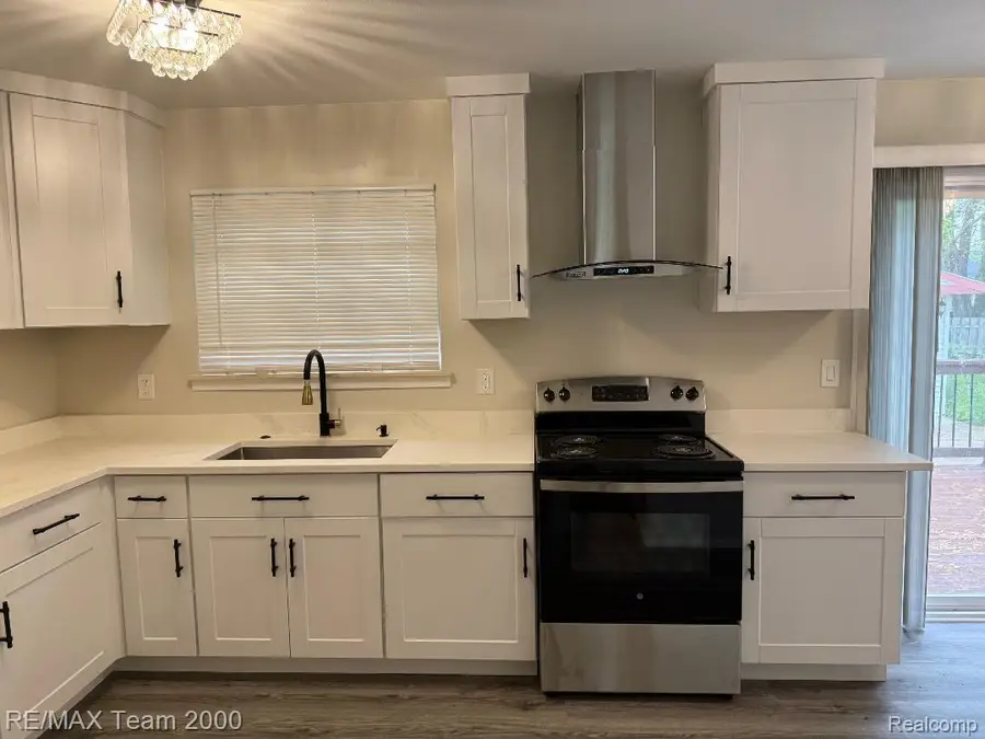 29054 Burning Tree Lane, Romulus, MI 48174 - Image #3