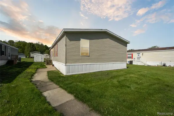 29 Fox Hound Court, GrandBlanc, MI 48439