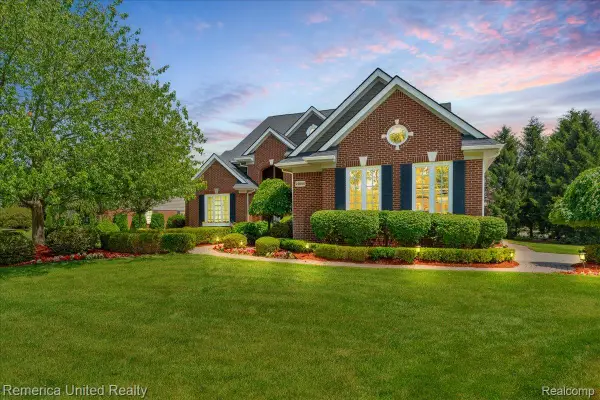 22858 Saint George Circle, SouthLyon, MI 48178