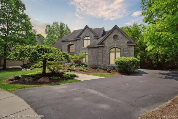 6642 Carlyle Court, WestBloomfield, MI 48322