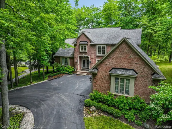 3120 Pond Road, Leonard, MI 48367