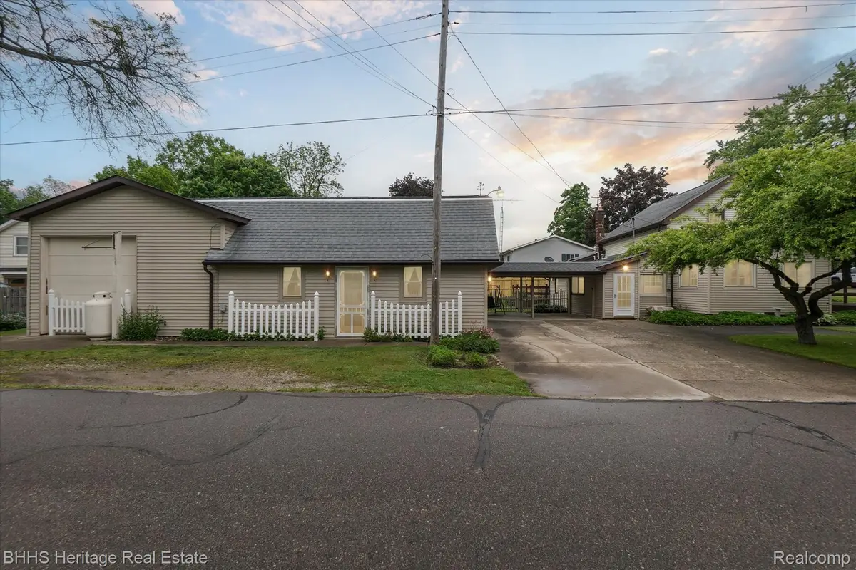 301 N Church Street, Byron, MI 48418 - Image #1