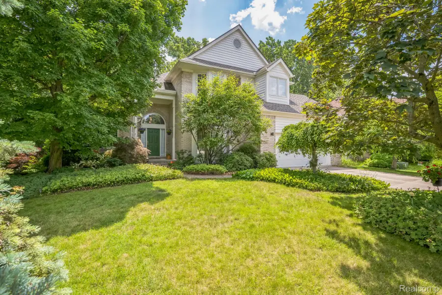 38049 Lantern Hill Court, Farmington Hills, MI 48331 - Image #2