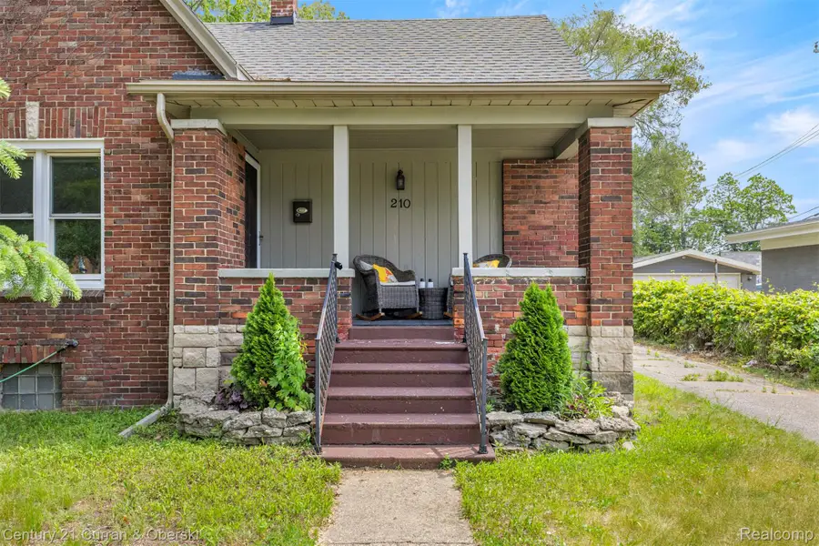 210 Saint Louis Street, Ferndale, MI 48220 - Image #3