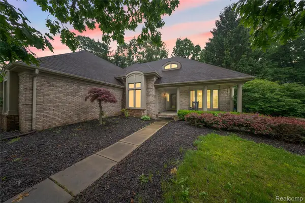 8487 Sherwood Drive, GrosseIle, MI 48138