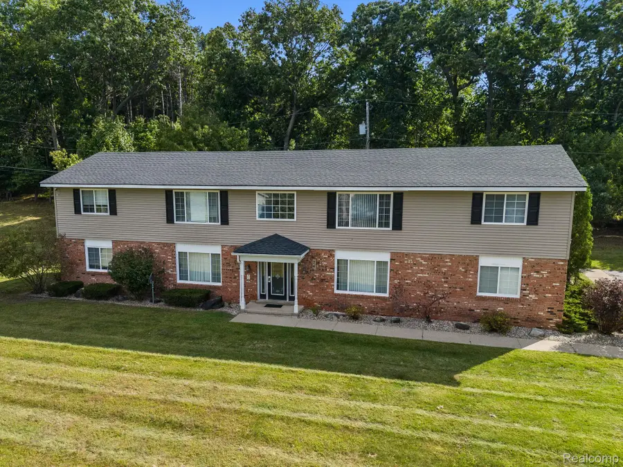 96 Village Court, Ortonville, MI 48462 - Image #2