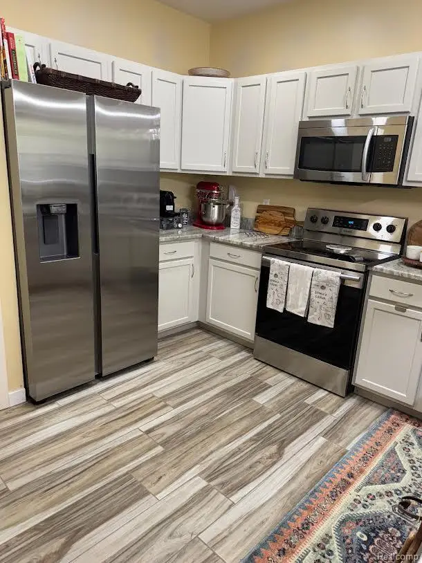 47544 Pembroke Drive, Canton, MI 48188 - Image #2