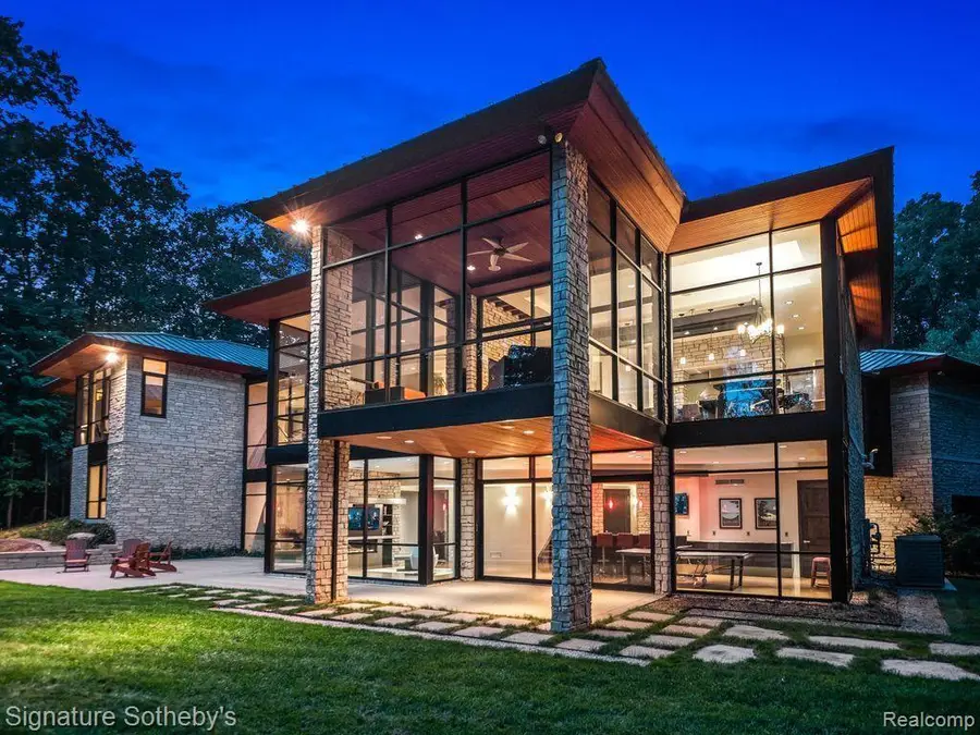 6956 Cooley Lake Road, White Lake, MI 48383 - Image #2