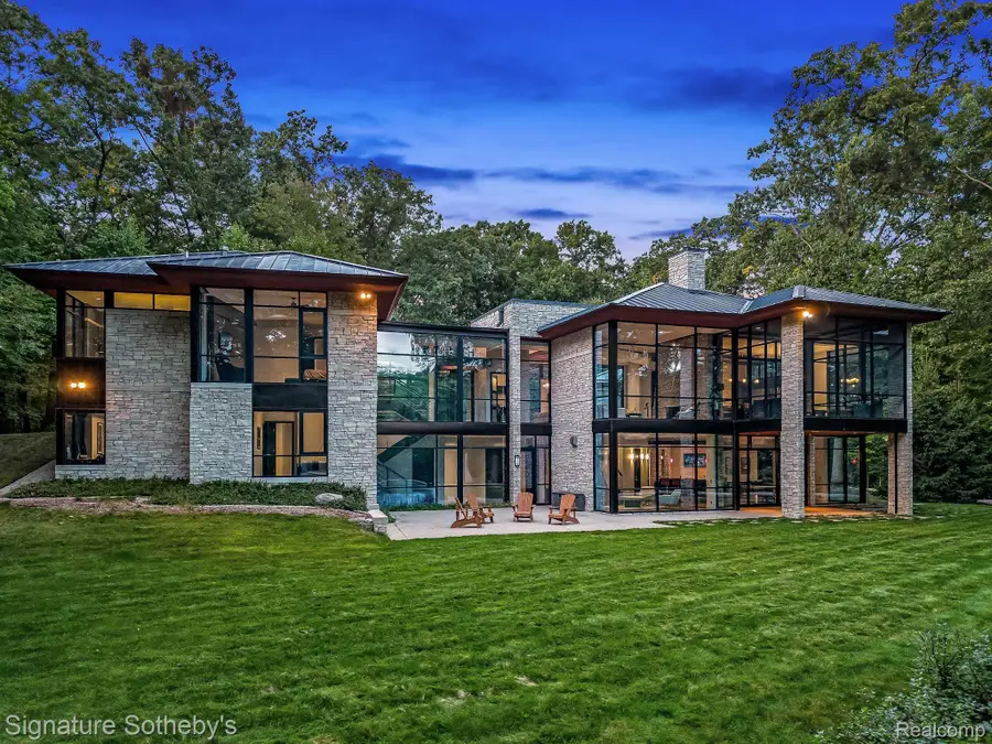 6956 Cooley Lake Road, White Lake, MI 48383 - Image #3