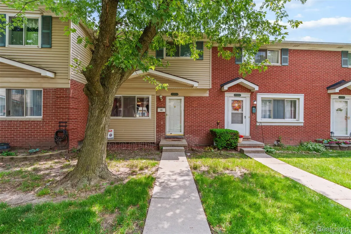 25704 Cambridge Court, Roseville, MI 48066 - Image #1