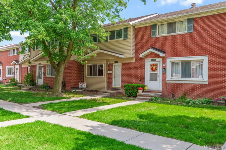 25704 Cambridge Court, Roseville, MI 48066 - Image #3