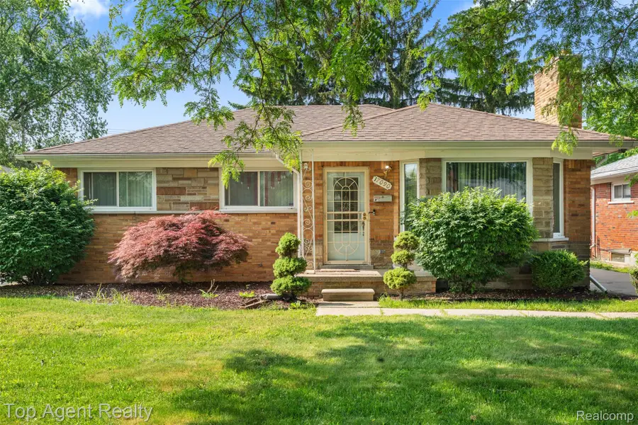 17090 Collinson Avenue, Eastpointe, MI 48021 - Image #2