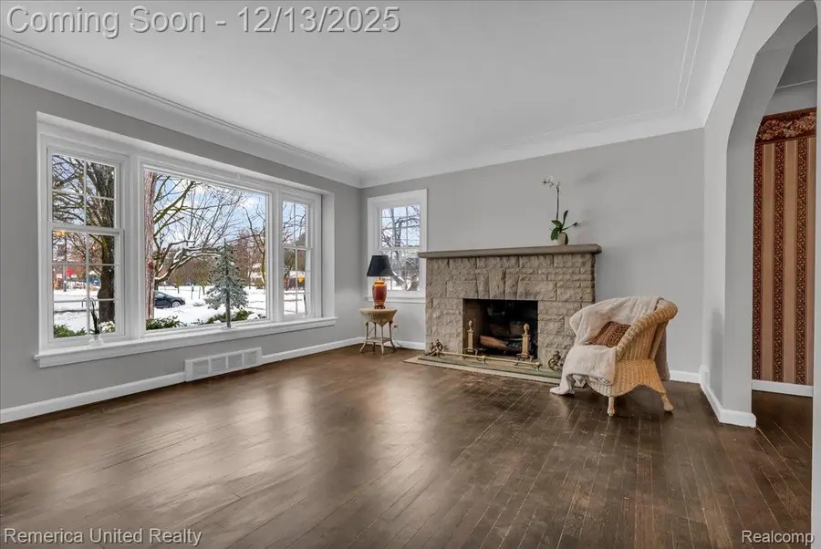 27510 California Drive Se, Lathrup Village, MI 48076 - Image #2