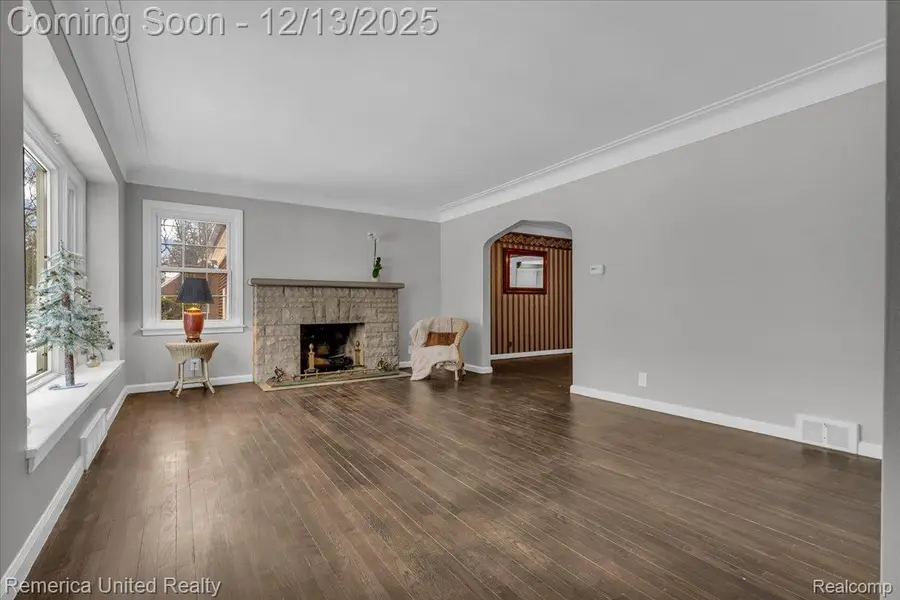 27510 California Drive Se, Lathrup Village, MI 48076 - Image #3