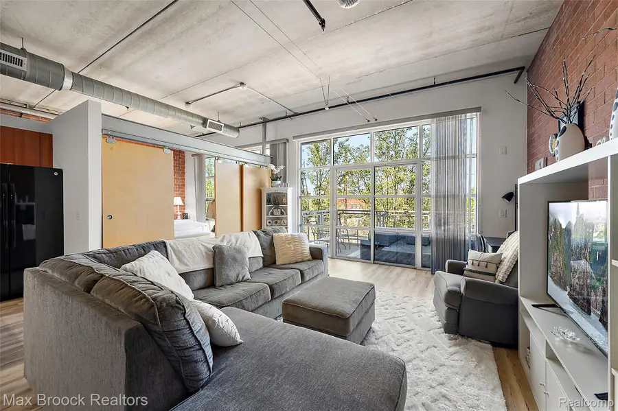 322 E Harrison Avenue #18, Royal Oak, MI 48067 - Image #2