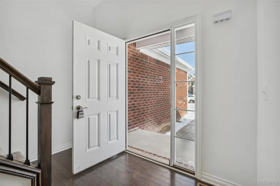 50536 Cottonwood Ct, Plymouth, MI 48170 - Image #2