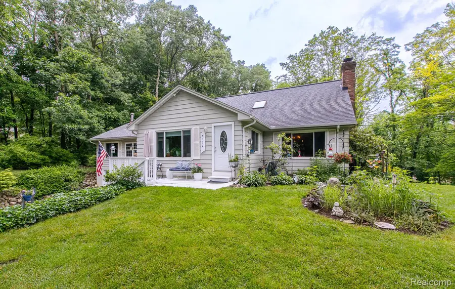 5124 Perryville Road, Holly, MI 48442 - Image #2