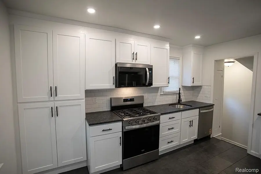 1402 Owana Ave, Royal Oak, MI 48067 - Image #2