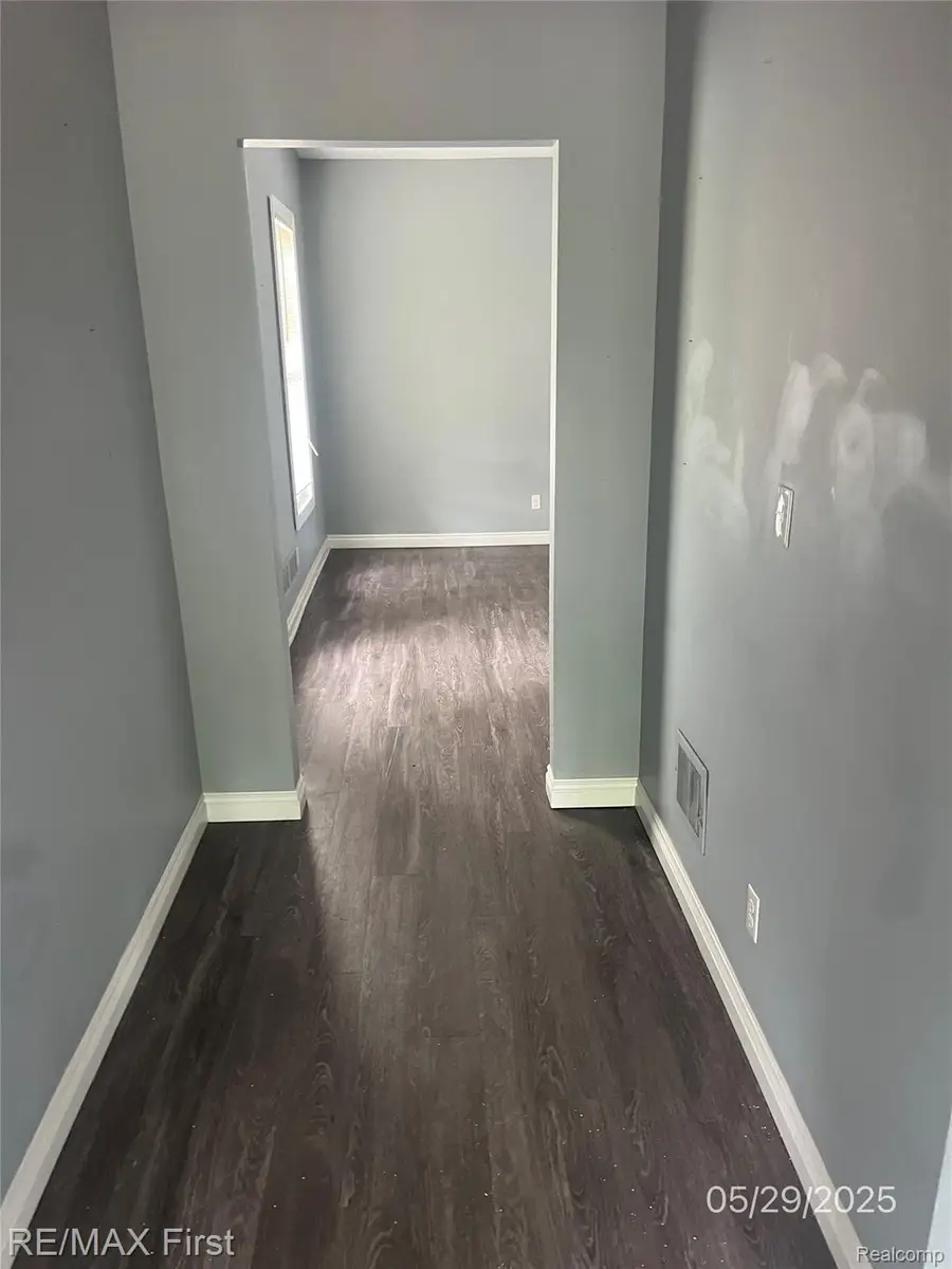 229 Leicester Court, Detroit, MI 48202 - Image #3