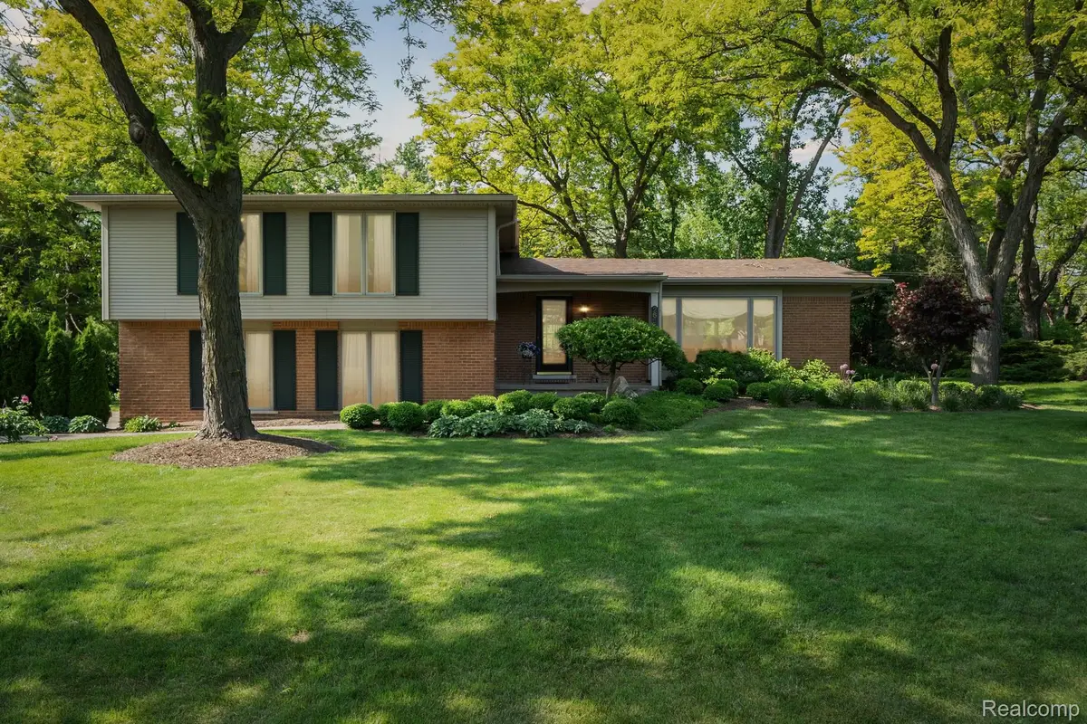 2650 Binbrooke Drive, Troy, MI 48084 - Image #1