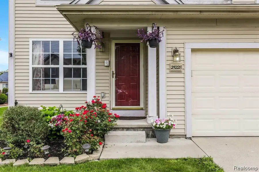 25228 Independence Trail, Warren, MI 48089 - Image #3