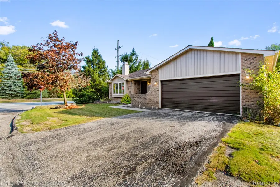 31441 Orchard Brook Court, Farmington Hills, MI 48336 - Image #3