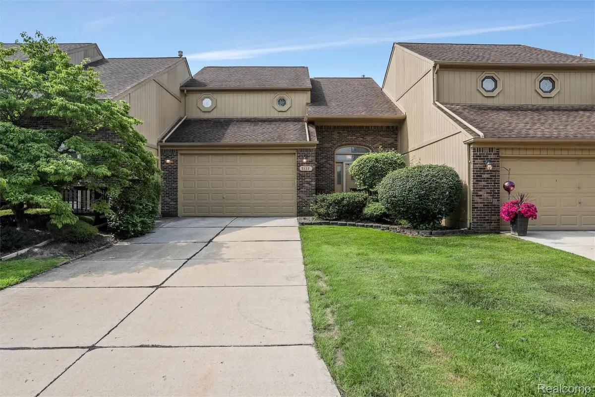 2137 Crystal Drive, Rochester Hills, MI 48309 - Image #1