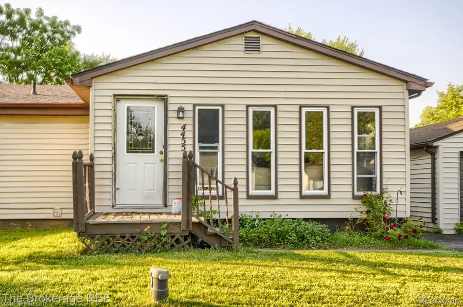 4455 Burgundy Drive, Flint, MI 48506 - Image #2