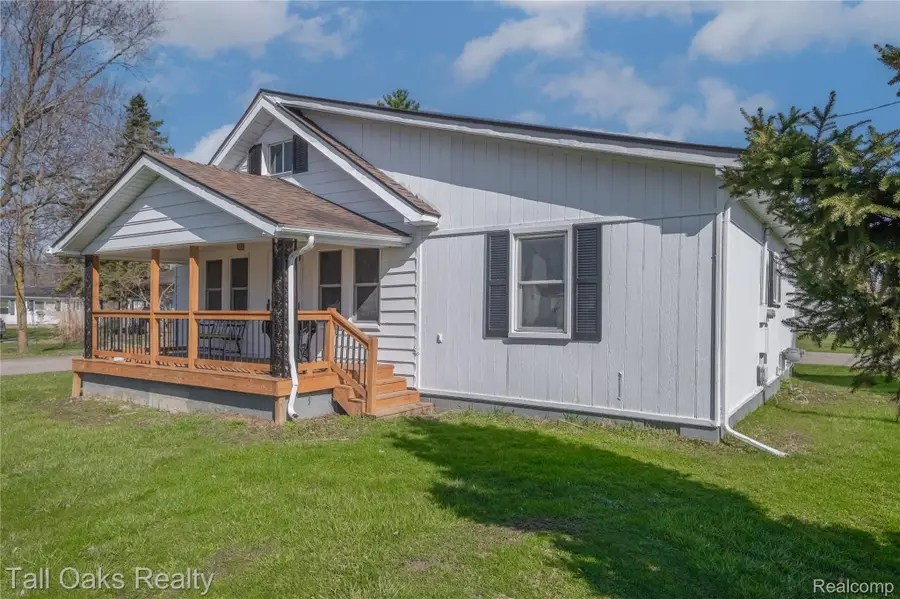 6123 Lapeer Road, Burton, MI 48509 - #2