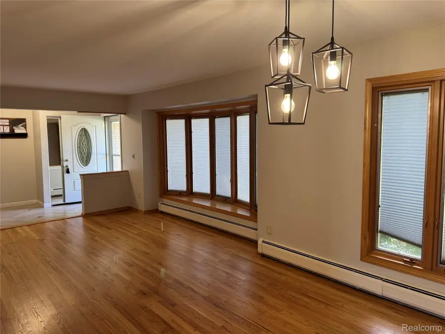 37502 Ladywood Street, Livonia, MI 48154 - Image #2