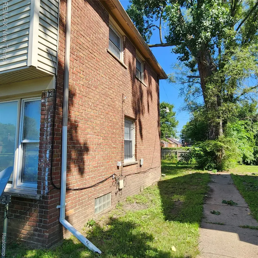 20834 Pembroke Avenue, Detroit, MI 48219 - Image #2